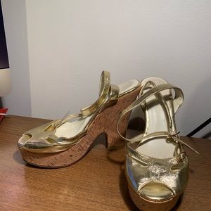 Gold gold wedges